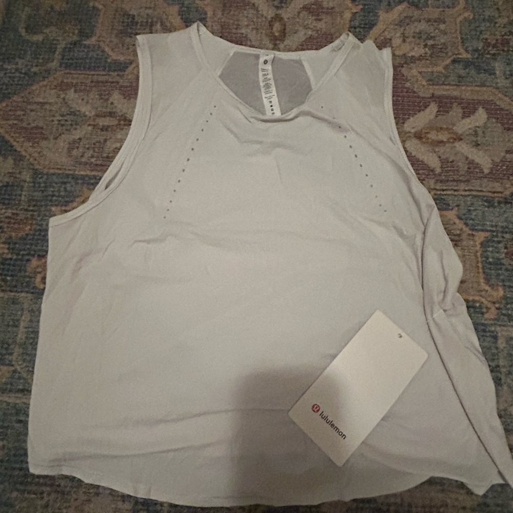 Brand new women’s lululemon top